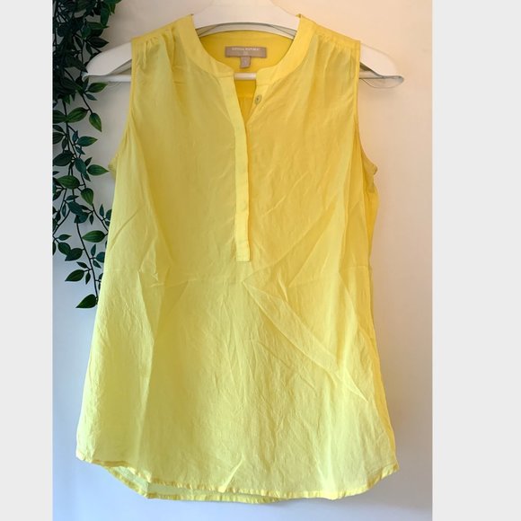Banana Republic 100% Silk Sleeveless Blouse With Buttons - Picture 2 of 9